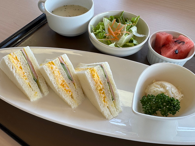昼食の写真